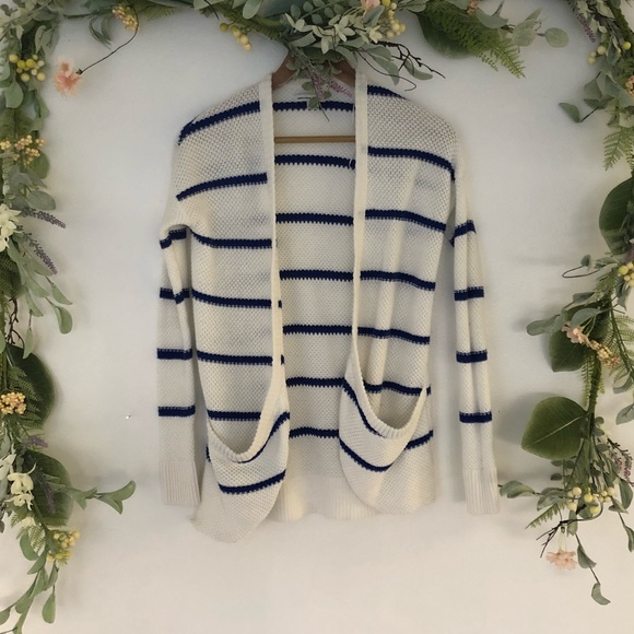 American Eagle Outfitters Sweaters - American Eagle ❗️ Open cream and navy cardigan